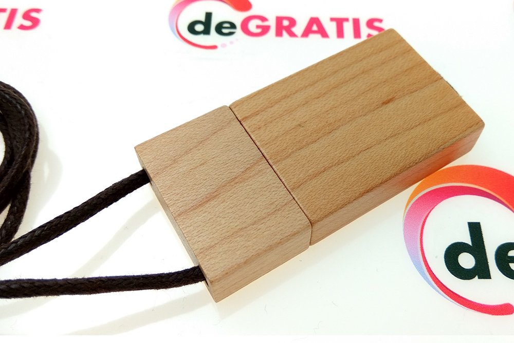 Memoria USB de madera con correas clara personalizado